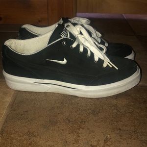 Old fashion nike low tops